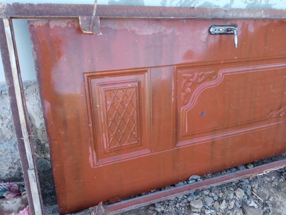 Сырткы есик сатылады