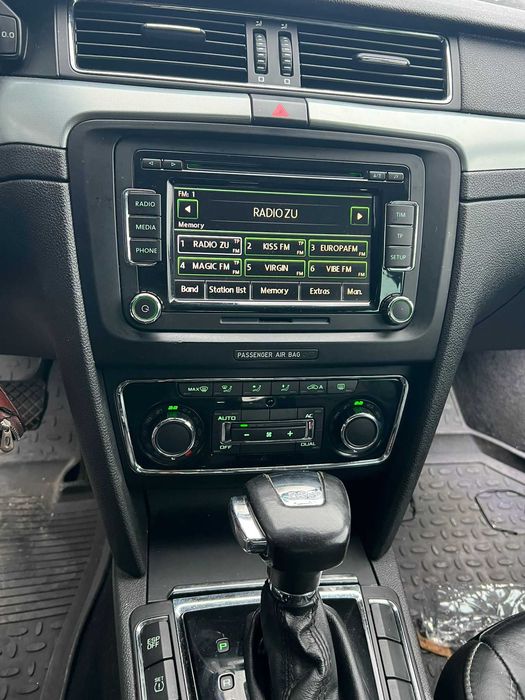 Skoda Superb 2 Avariat 2009 2.0 tdi CBBB 170 cp DSG navi piele Xenon