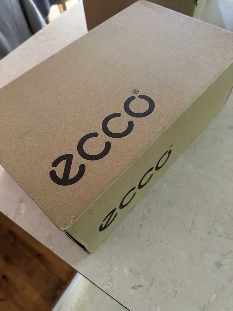 Чисто нови сандали Ecco