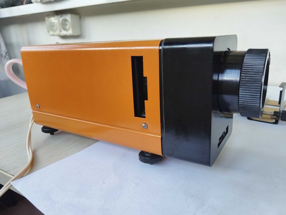 Рядък съветски филмопроектор Ф-75 СССР пълен комплект кутия  не работи