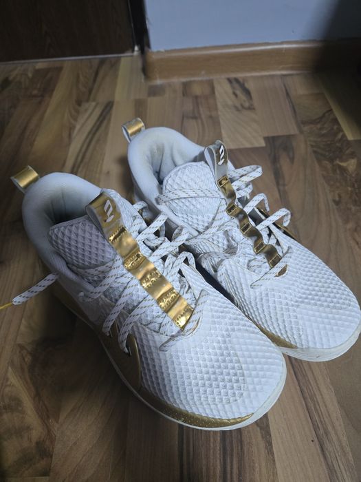 Adidasi Under Armour