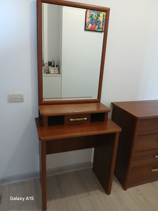 Продам трюмо с зеркалом