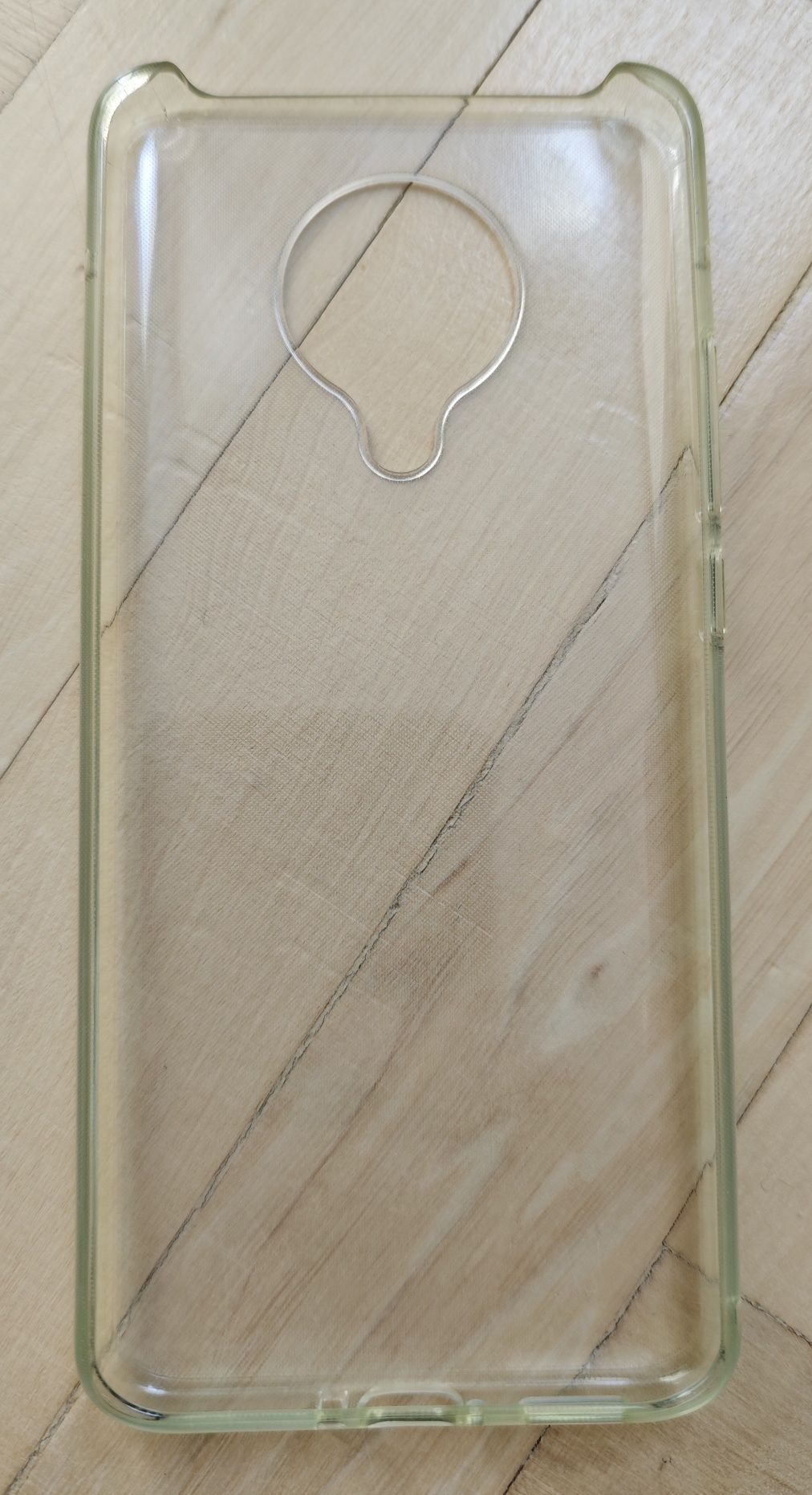 Продавам оригинален силиконов калъф за Xiaomi Poco F2 Pro.