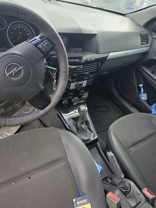 Dezmembrez Opel astra h gtc 1.7 cdti
