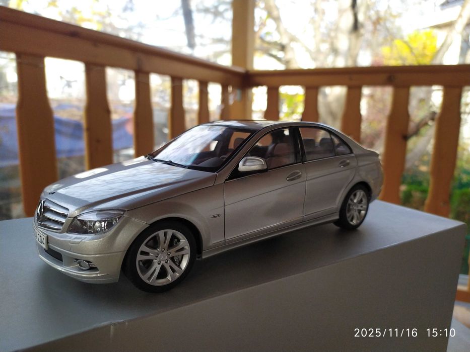 1:18 Autoart - Mercedes C-Class W204 Avantgarde