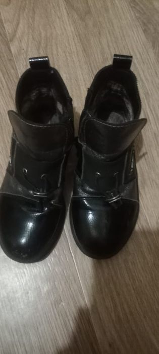 Полностью натуральная кожа размер 28 осень весна на девочку