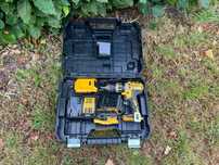 Продавам винтоверт DeWalt DCD996 с куфар две батерии и зарядно