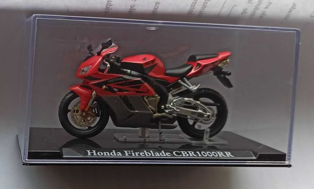 Macheta motocicleta Honda CBR 1000RR Fireblade - Atlas 1/24