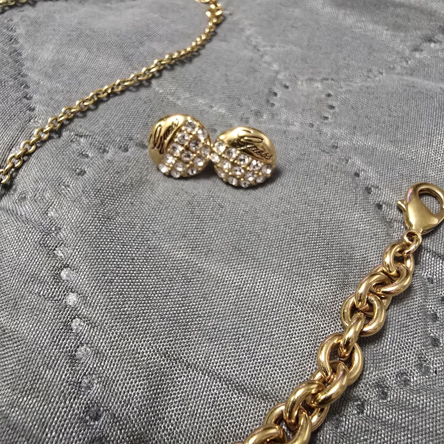 Ново нежно колие с обеци Guess