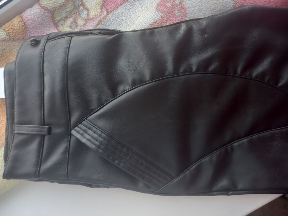 Н О в ы е  ш т а н ы ж е н с к и е.