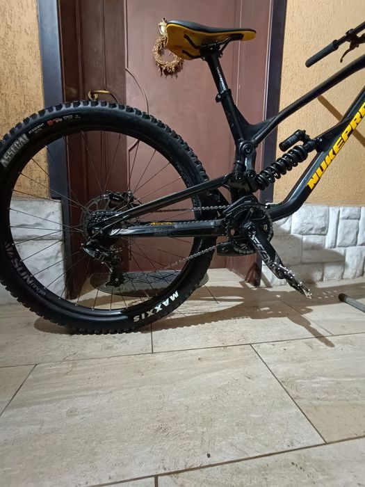 Nukeproof dissentl 275 comp downhill