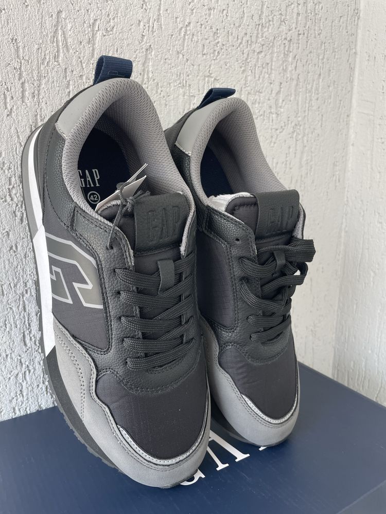 GAP New York RPS Sneakers Size 42