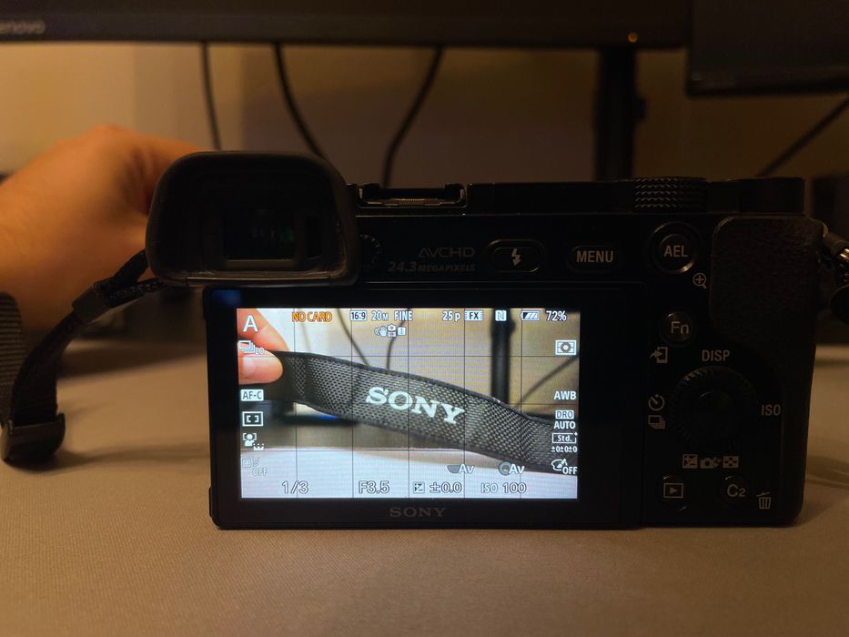 Sony Alpha A6000 + 16-50mm китов обектив