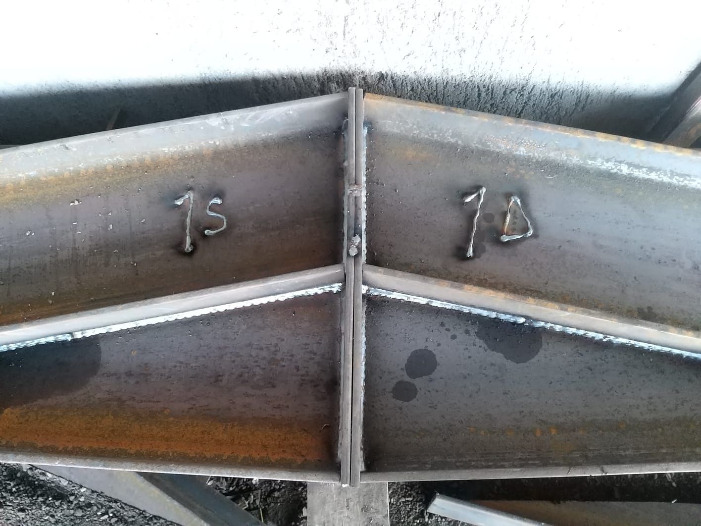 Vand hală metalica 15m×15m×4.5m si 15m×25m×4m