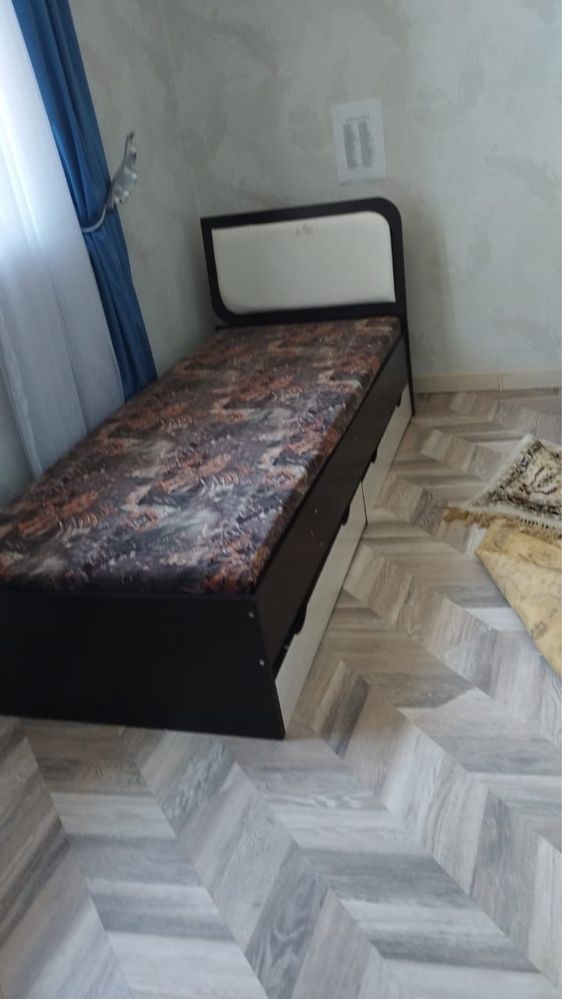 Кровать в хорошем состоянии