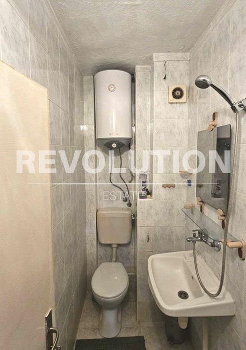 Дава се под наем Двустаен апартамент в Варна, Център - 100 кв.м за 325 € - Снимка #4