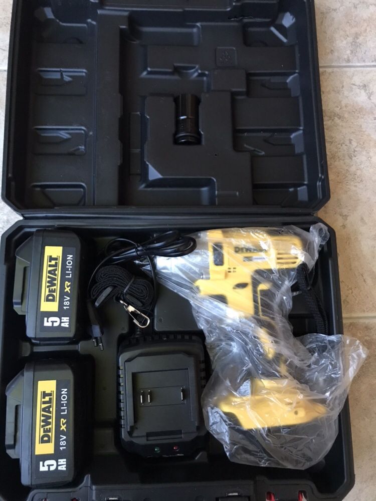 Акумулаторен ударен гайковерт DeWalt 18V/5.0Ah Li-Ion 950 N