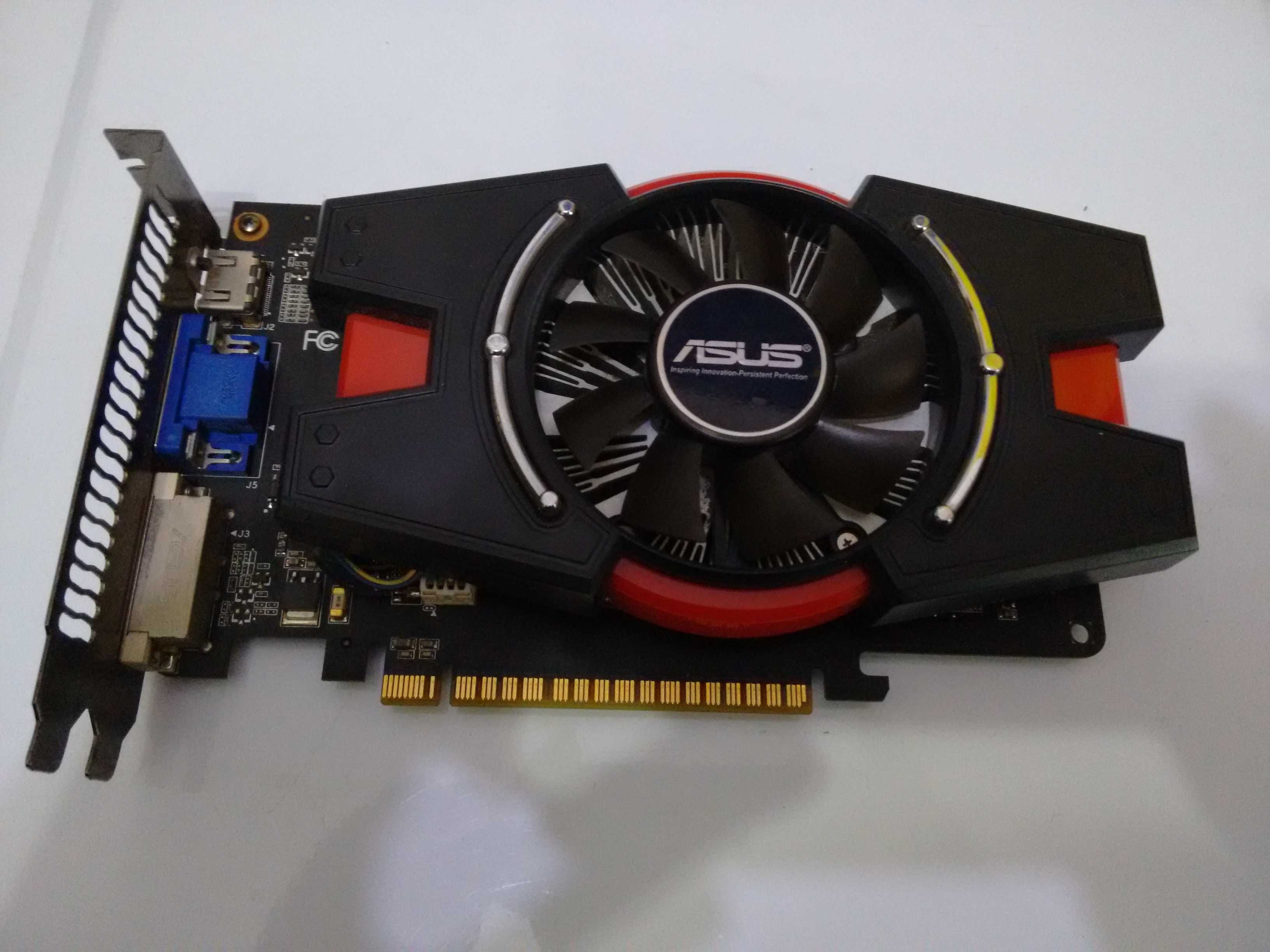 Placa video Asus ENGT440/DI/1GD5 si Saphire HD5450 1GB GDDR3