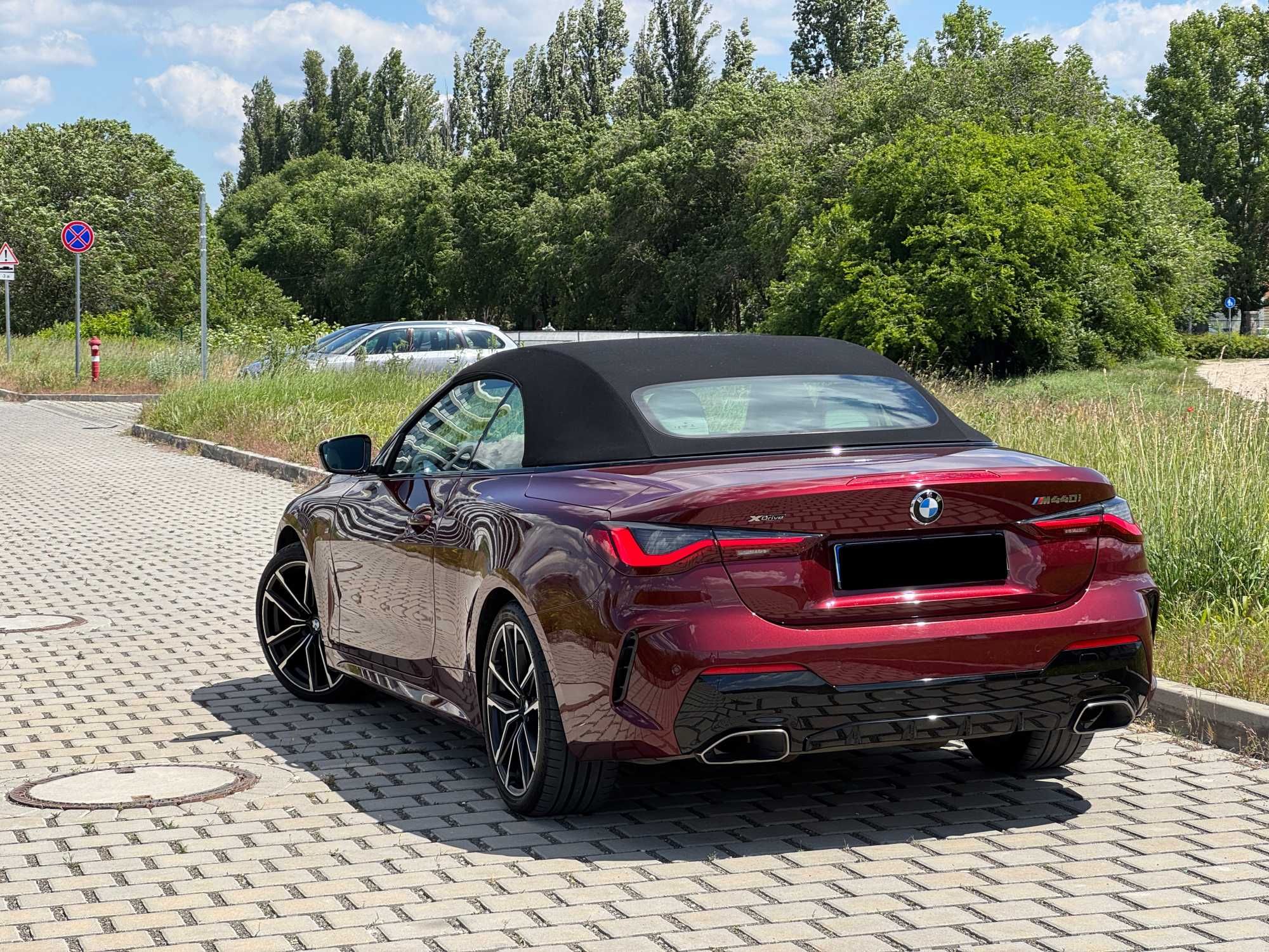 BMW M440i xDrive Cabrio (2022 г.) – Aventurin Red III с кожен салон
