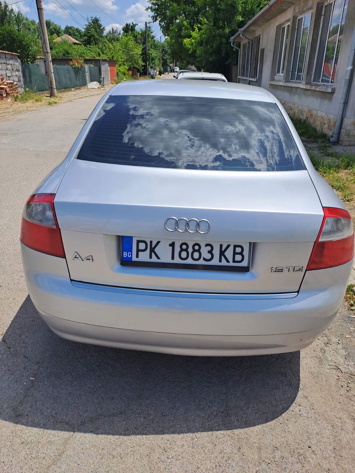 Автомобил Ауди А4