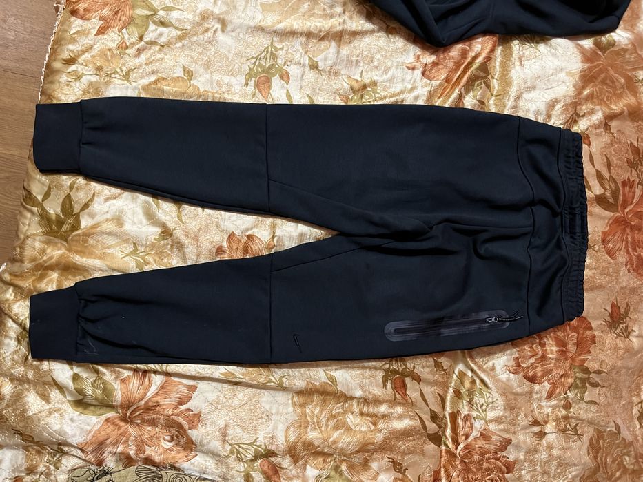 Продавам чисто нов Nike Tech fleece