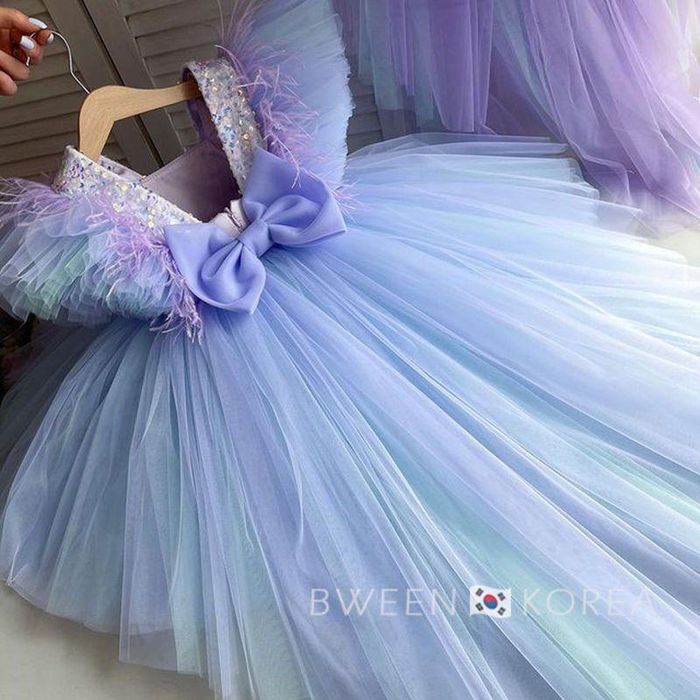 Продаю новые платья на утренники девочкам