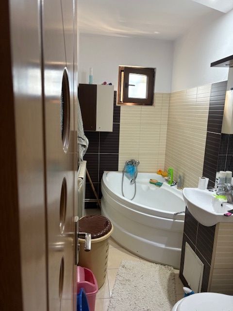 Închiriez apartament Plopeni