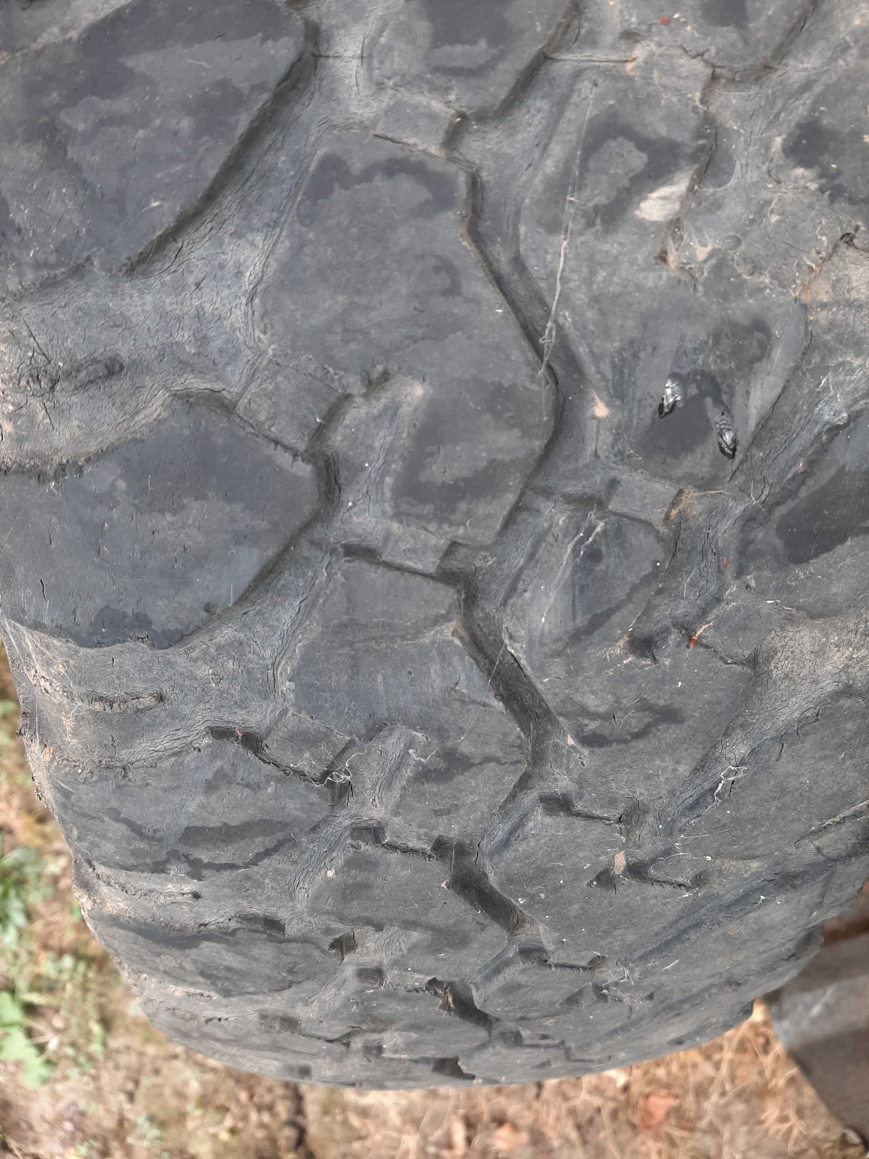 Гуми 225/75 R16 за джип 4бр.