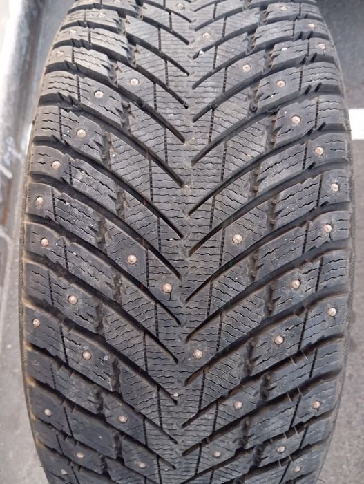 Продается зимние шины 275.45r21 в комплекте 4шт