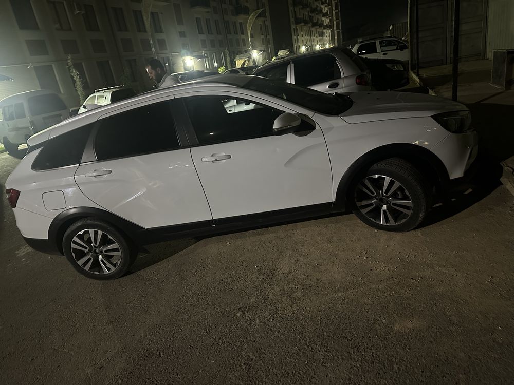 Lada vesta cros holati zor kraska toza hech qanday ishi yoq
