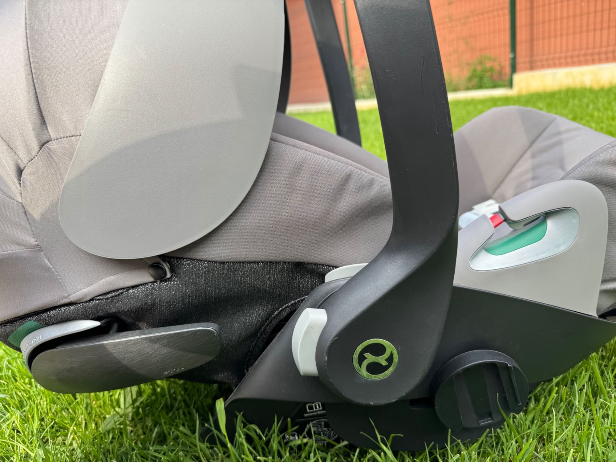 Стол за кола + адаптери Cybex Cloud Z2 i-Size