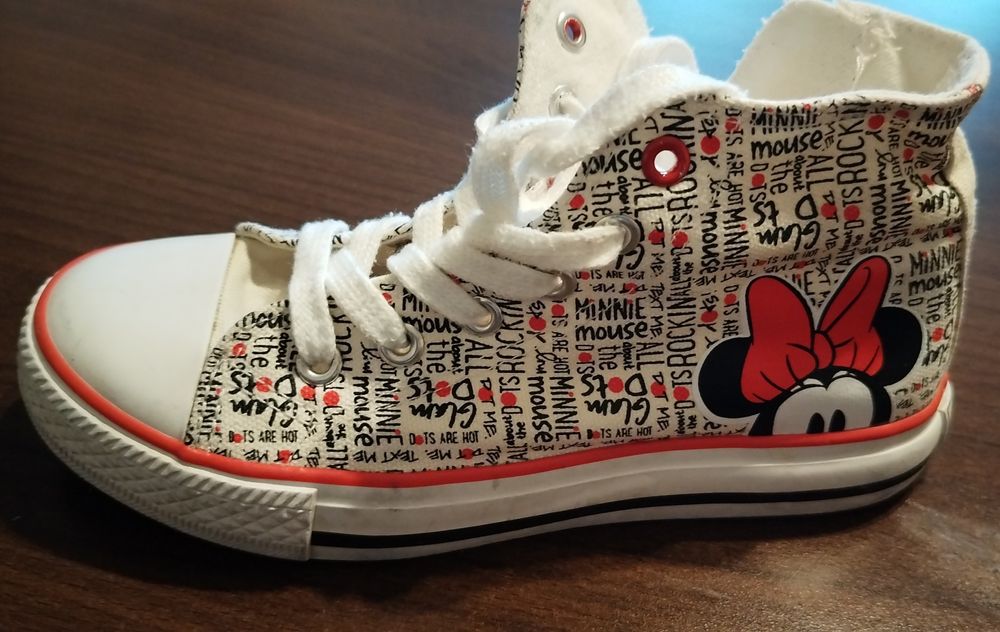 Bascheți fete, marca Disney, mărimea 34.