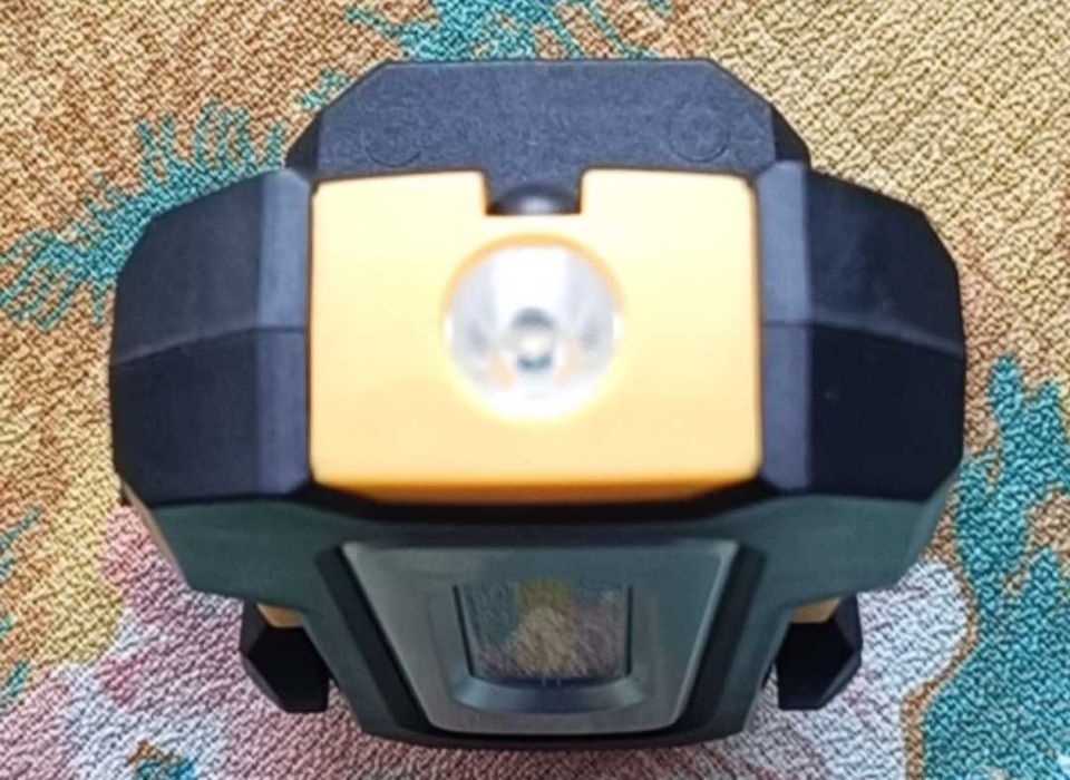 LED лампа с магнитна въртяща стойка или фенерче с гъвкаво рамо. Нови.