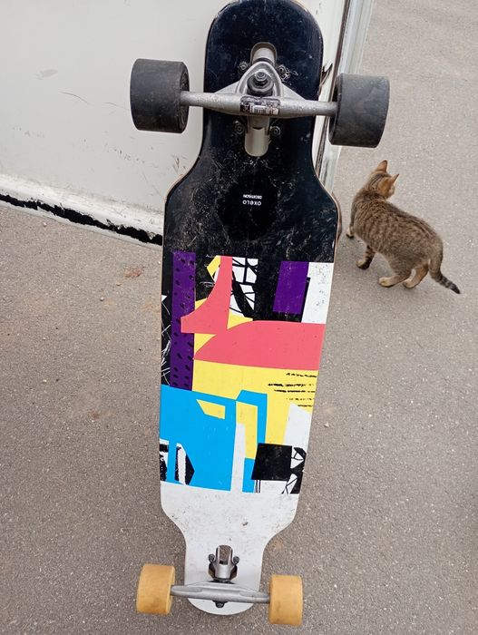 vând skateboard utilizat