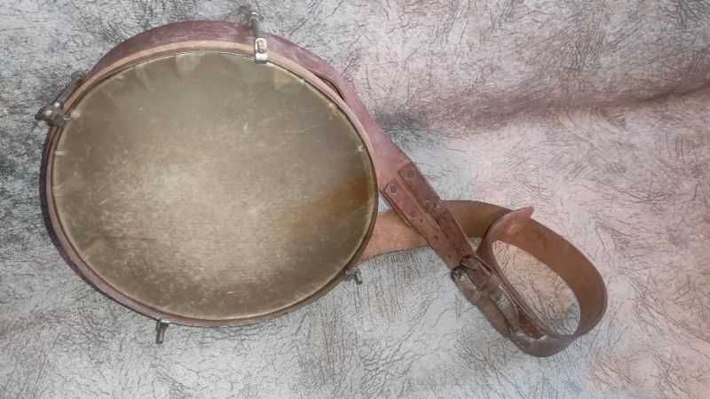 много стар барабан