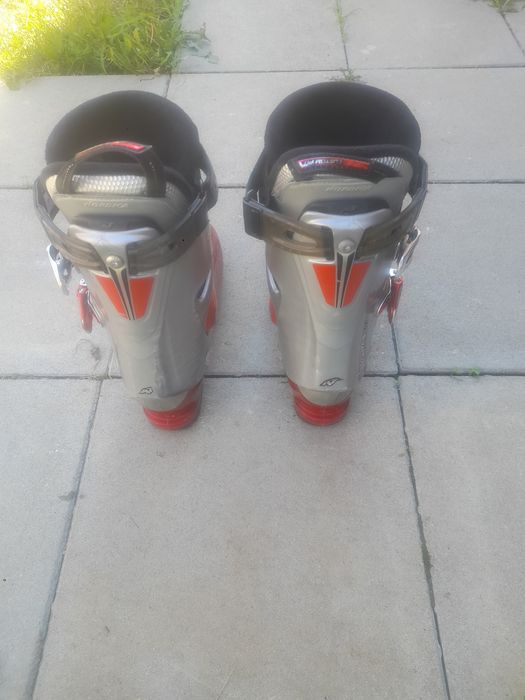 Продавам ски обувки