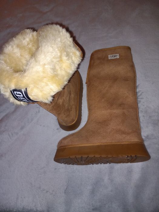 UGG mărimea 38,îmblănite,foarte călduroase