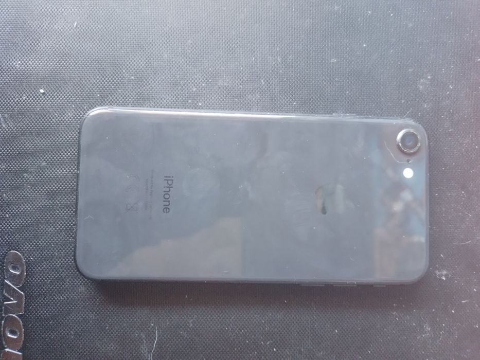 vând telefon iPhone 8  64 GB liber retea