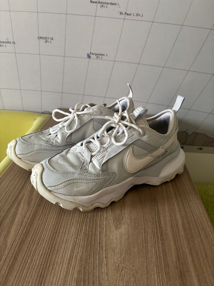 Дамски маратонки Nike