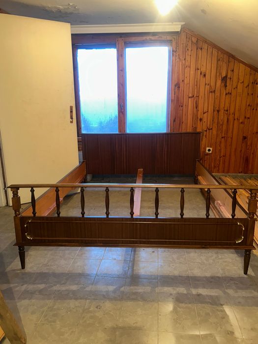 Дървена спалня / легло – като ново, неупотребявано.