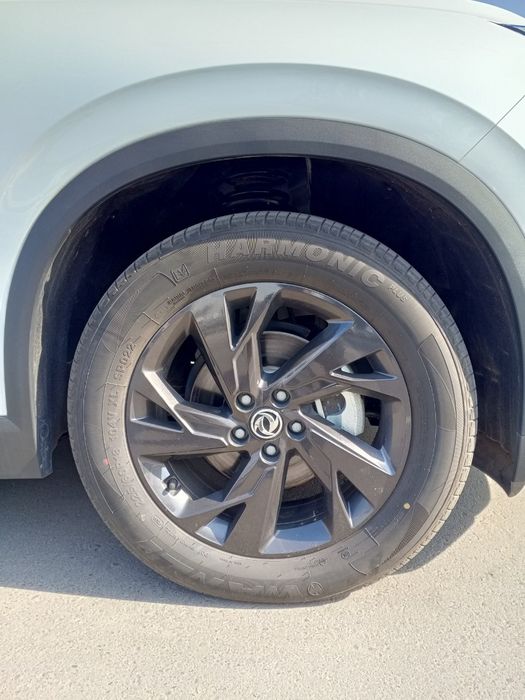 Dongfeng L7 salon qora oq apelsin ranglari bor