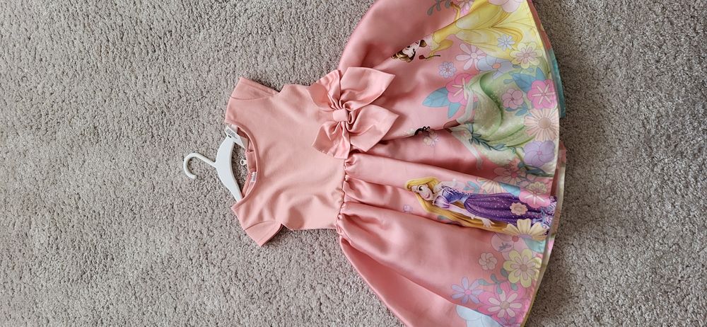 Прекрасни и стилни детски роклички HM.