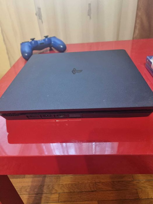 Vand Consola PS4 pro stare foarte buna