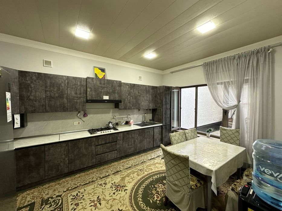 Uchastka (участка уй ховли) sotiladi.Keles(Kirov) Qizg'aldoq ko'cha.