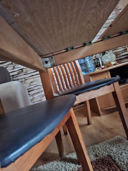 Кръгла маса разтегателна 110-140см  с четири стола