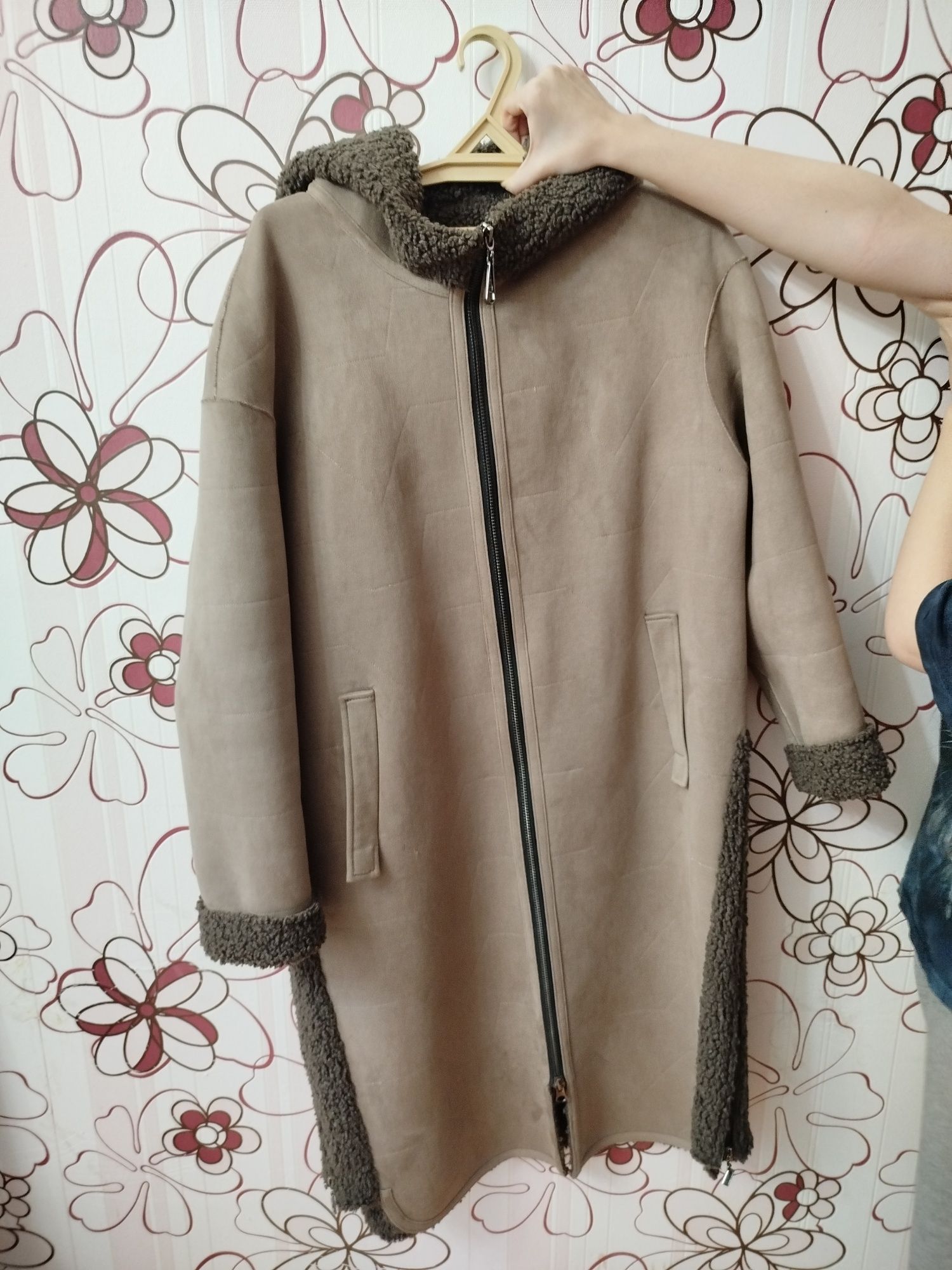 Продам дублёнку 52р. длинную в идеальном состоянии!!