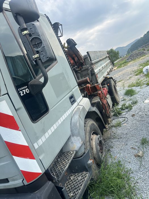 Vand , camion iveco cu macara