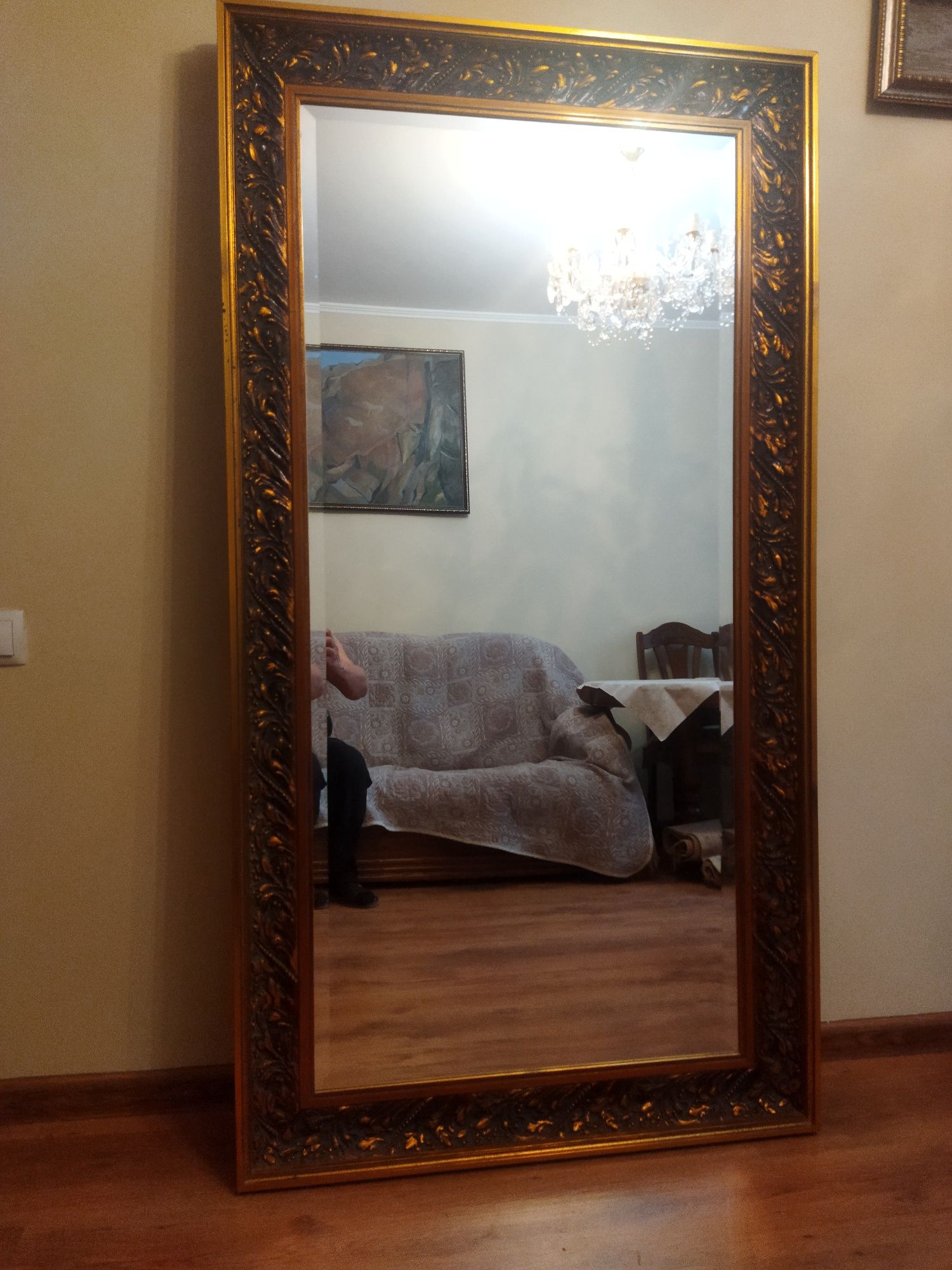 Зеркало, в багете, размер 172 на 92.