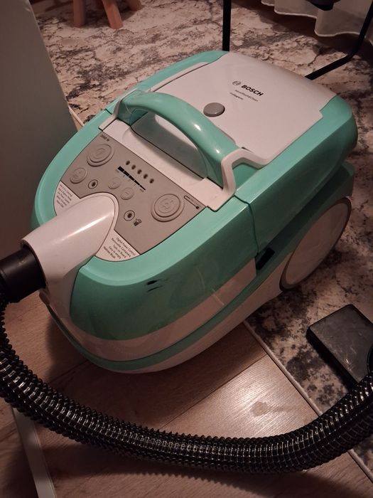 Vând aspirator Bosch