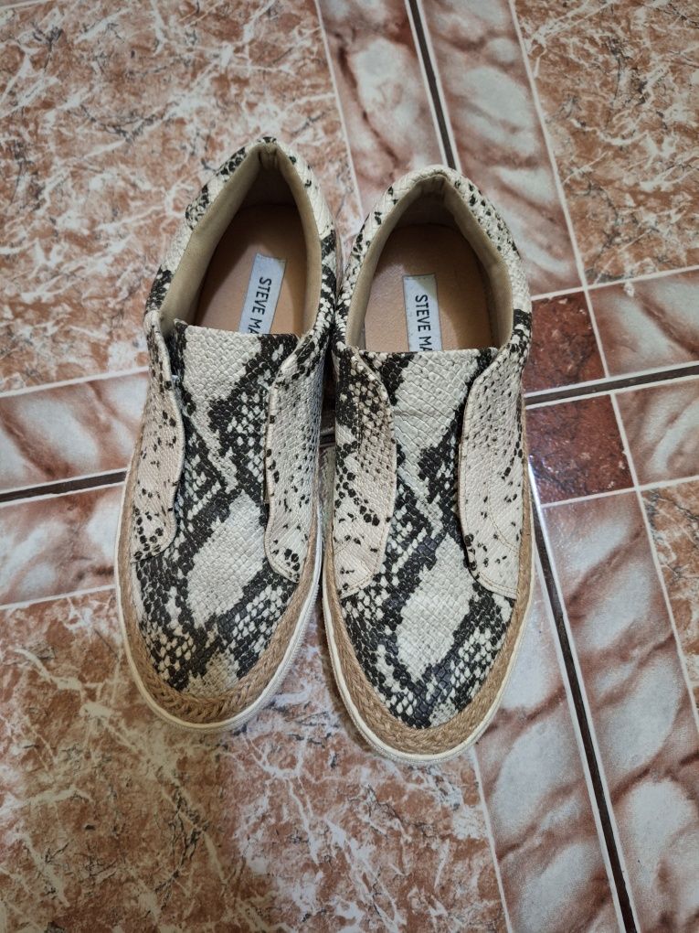 Pantofi dama nr 38 animal print noi